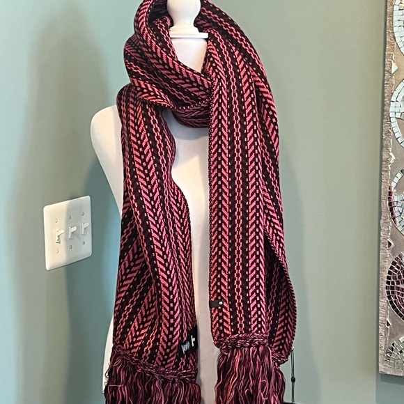 NWT Mackage Mona Woven Bright Pink Scarf - Picture 8 of 8